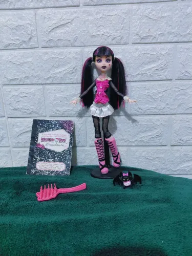 Boneca monster high Draculaura(ler descrição )