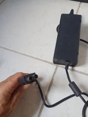Fonte Xbox 360 slim paralela