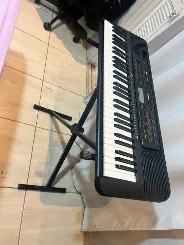 Teclado Yamaha seminovo