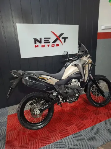 HONDA XRE 300 SAHARA ADVENTURE BEGE 2025