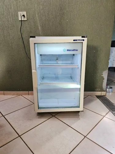 Cervejeira mini visu Metalfrio