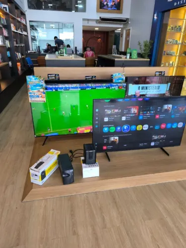 VENDO TV NOVA 2.300,00 COM ANO DE GARANTIA.