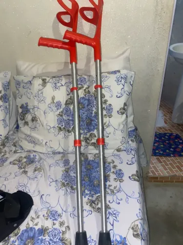 Vende-se muletas ortopédicas