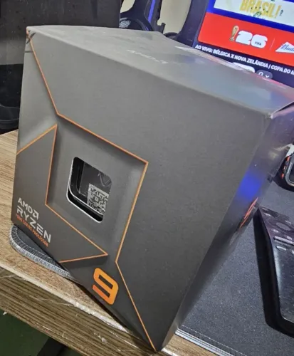 Processador AMD Ryzen 9 7900 3.7GHz (5.4GHz Turbo), 12-Cores 24-Threads, AM5, Com Cooler