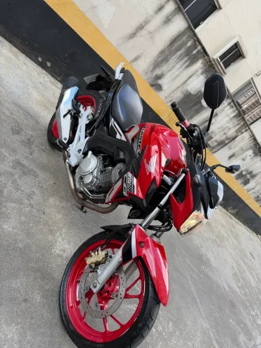 Honda cb twister 250 2021 conservada