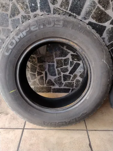 Pneu semi-novo aro 16 215/65