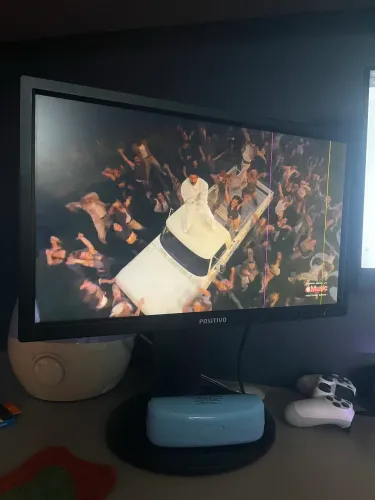 Monitor positivo com linhas