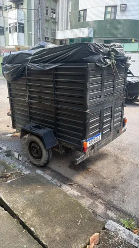 Carroça, carretinha reboque fechada ideal para trabalho, sem se aperrear em dias de chuva 