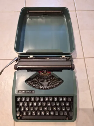 Máquina de escrever Olivetti barata