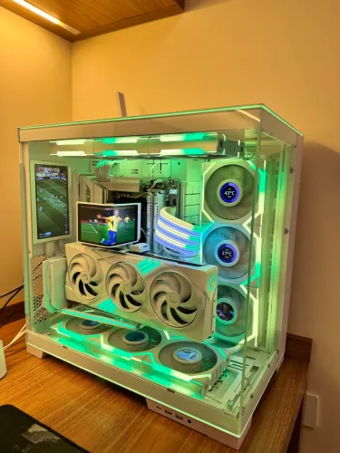 PC Gamer White Edition RTX 5080 + Ryzen 7 9800X3D