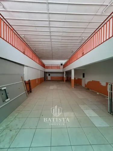 ALUGO EXCELENTE IMÓVEL COMERCIAL NA AUGUSTO MONTENEGRO