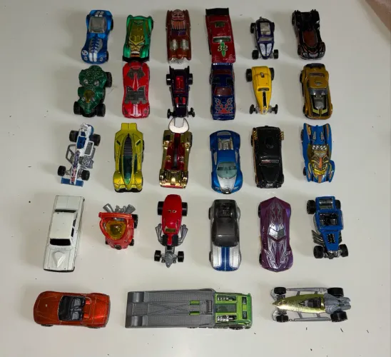 Lote de 27 carros Hot Wheels