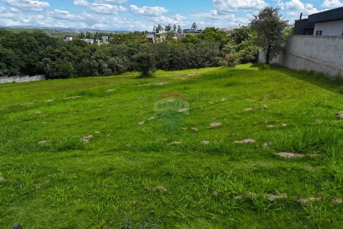Terreno Exclusivo de 1.000m² em Salto de Pirapora Vista Permanente para Área Verde