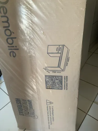 Escrivaninha nova , sem uso na caixa
