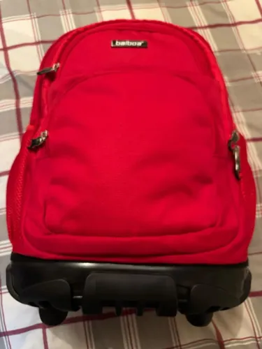 Mochila grande de rodinhas, pra viagem ou escola