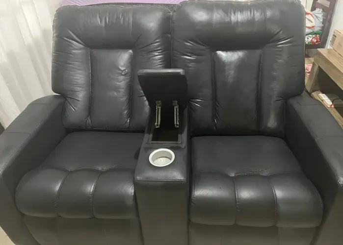 Vende se poltrona 2 lugares "reenclinavel"