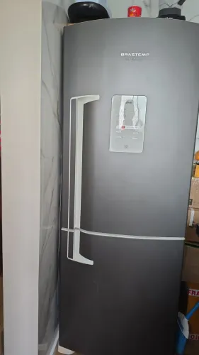 Geladeira inverter muito grande