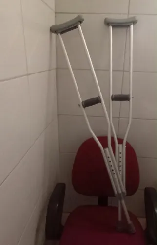 muleta bota ortopédica