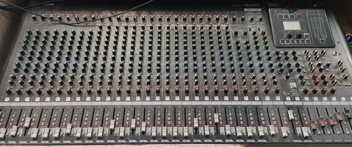 MESA DE SOM yamaha mgp32x