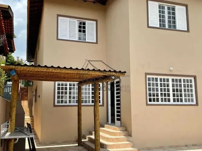 CASA À VENDA EM CONDOMÍNIO FECHADO COM PISCINA EM COTIA