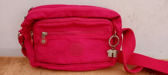 Bolsa rosa pink pequena espaçosa alça longa
