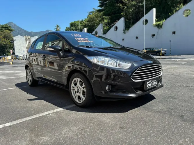 Ford Fiesta 1.6 SE Hatch 16V Flex 4P Powershift 2015