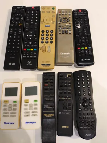 Lote de Controles Remotos Variados (Para Peças, Conserto ou Retirada de Componentes)
