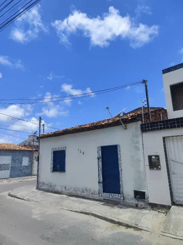 Vendo CASA 70 mil no Bugio 79- *