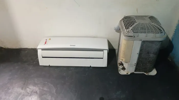 ARCONDICIONADONSPLIT 9000BTUS CONSUL FUMCIONANDO PERFEITAMENTE