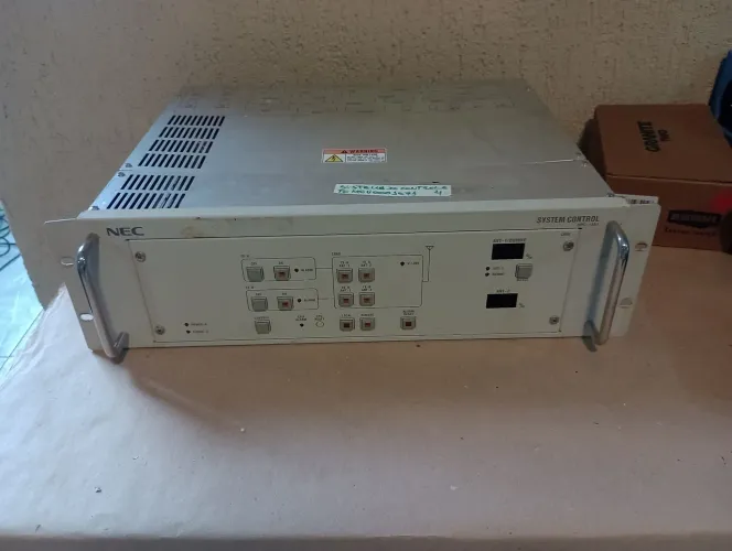 unidade de controle de sistema profissional da marca NEC (modelo HPB-1251