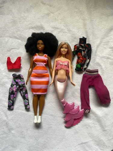 conjunto de bonecas barbie fashionistas afro e sereia rosa fairytopia anos 2000