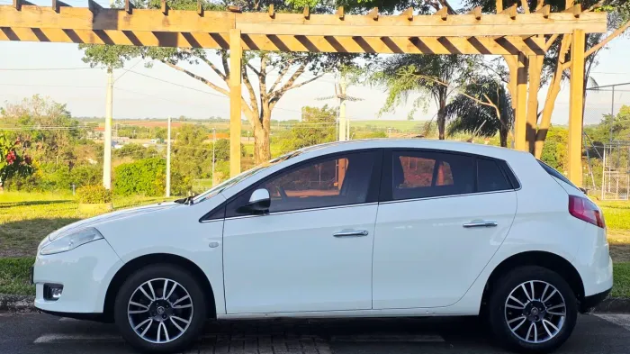 Fiat Bravo Essence 1.8 Flex 16V 5P 2014