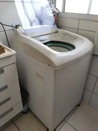 Máquina de lavar fraca e não centrifugando