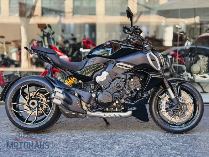 Ducati Diavel v4 2025