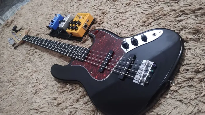 Gianinni Jazz Bass + pedalboard baixo