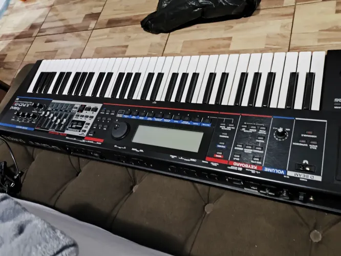 Teclado Roland Juno Gi