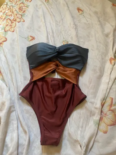 Vestido e maiôs