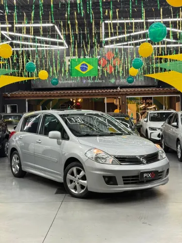 Nissan Tiida SL 1.8/1.8 Flex 16V Mec. 2013