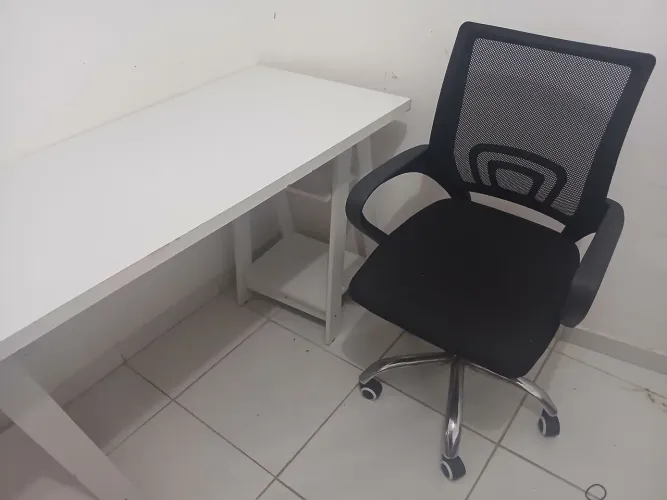 Mesa e cadeira escritório home Office