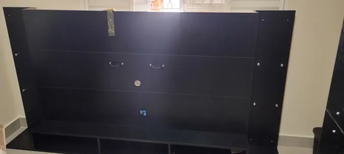 Painel 2,10 x1,20 para tv de até 65 polegadas preto com 4 prateleiras pequenas