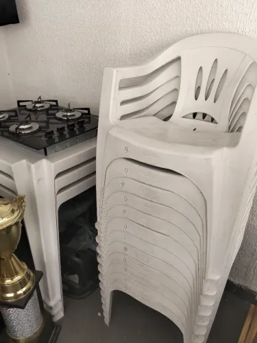 Mesas e Cadeiras de Plástico 