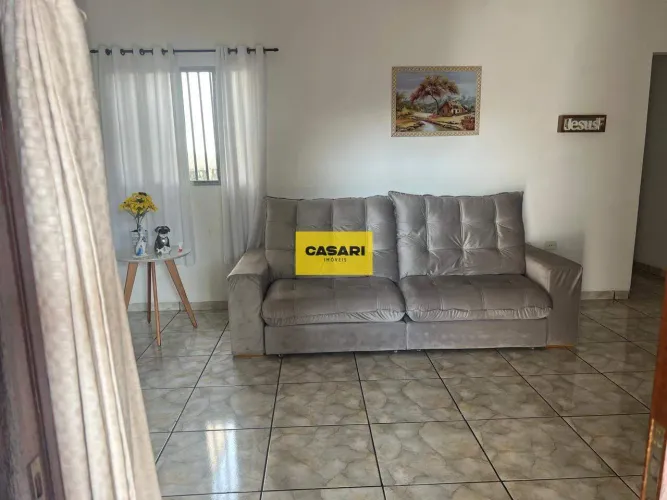 Sobrado à venda em Diadema (Casa Grande)  Frente, 7 Quartos, 2 Vagas, 3 Pavimentos.