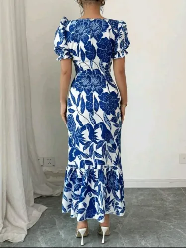 Vestido casual de manga curta com gola quadrada