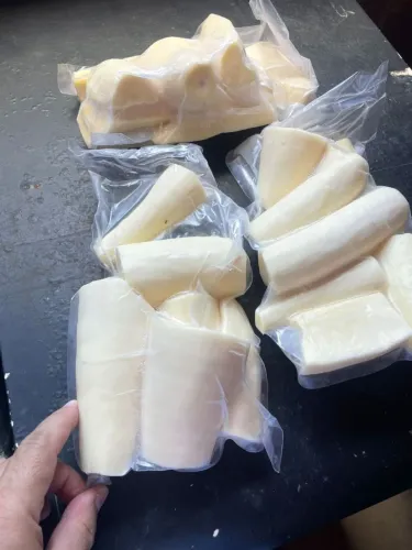 Macaxeira papinha embalada a vácuo.
