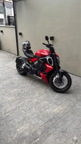 Ducati Diavel V4 2024
