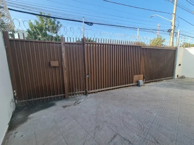 Portão de Aço Com Grade Lateral - 10 metros
