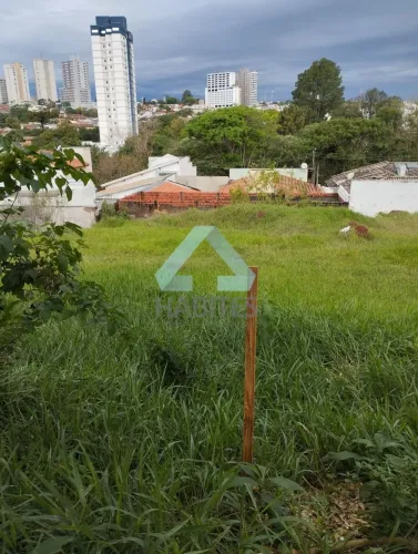 Venda de Terreno / Lote na cidade de Botucatu