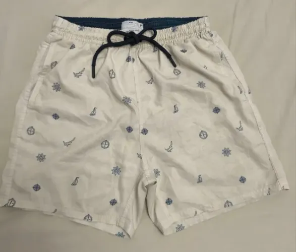 Desapegando bermuda shorts moda praia branco desenhados azul tamamho P 40