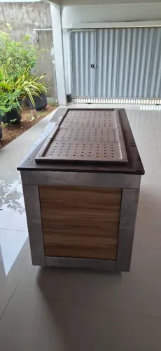 Jogos de cadeira, e balcão expositor frio.