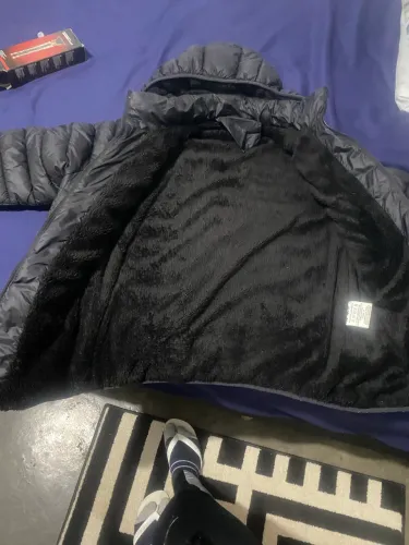 Vendo jaqueta bobojaco preta, peluciada por dentro.